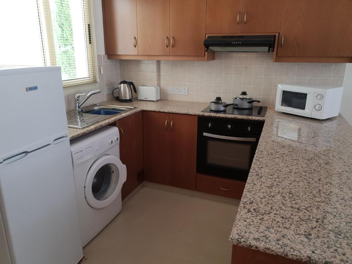 Ground Floor One Bedroom Apartment, Vanessa Complex ペイヤ エクステリア 写真